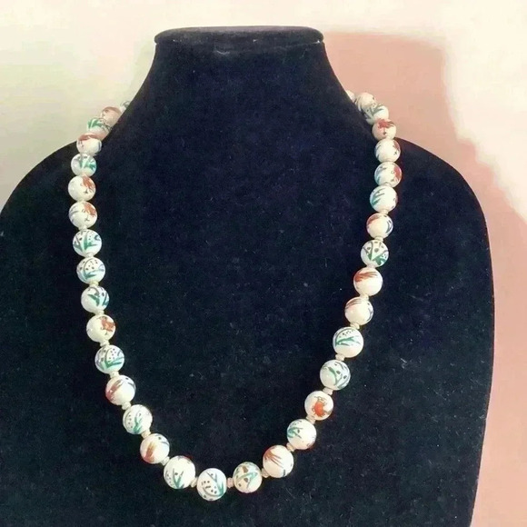 VINTAGE Hand Knotted 24" RED BIRDS PORCELAIN Beaded Necklace. 41beads total - Picture 3 of 5